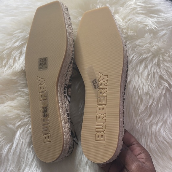 Burberry flats - Picture 2 of 4